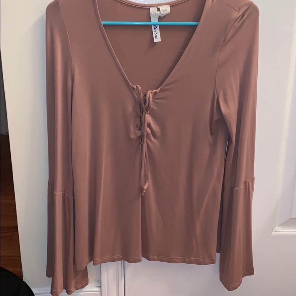 Long sleeve w/ belle sleeves